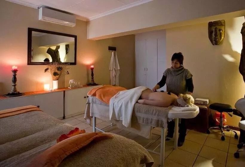 هتل Boulders Lodge & Spa