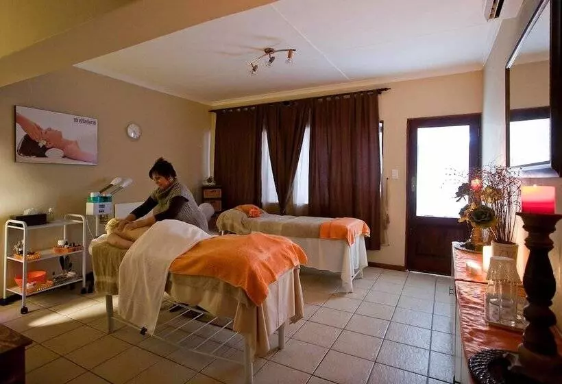 هتل Boulders Lodge & Spa