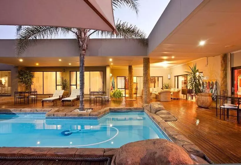 هتل Boulders Lodge & Spa
