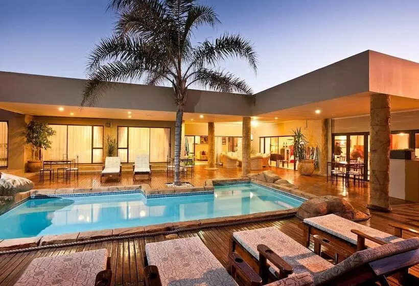 هتل Boulders Lodge & Spa