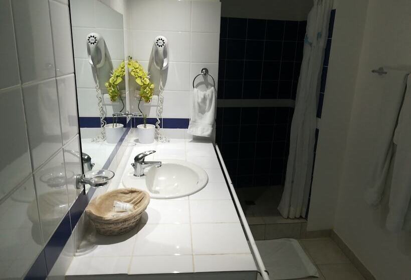 هتل Costarena Beach