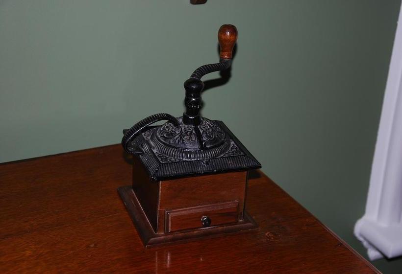 فندق Legacy House