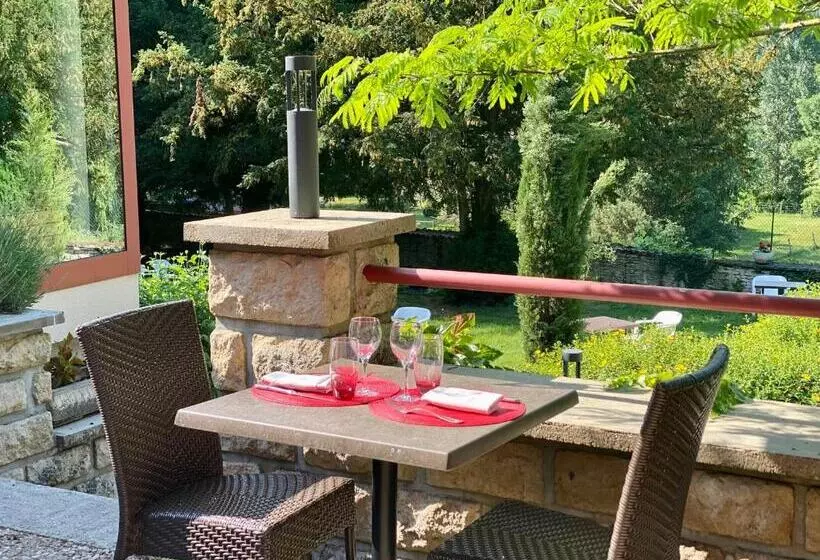 Hotel Logis Hostellerie La Chaumiere