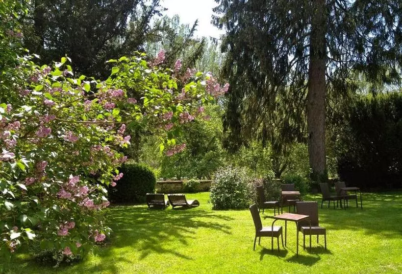Hotel Logis Hostellerie La Chaumiere