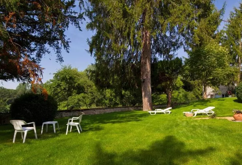Hotel Logis Hostellerie La Chaumiere