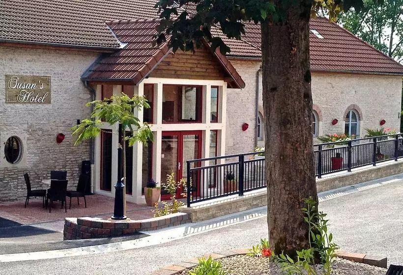 Hotel Logis Hostellerie La Chaumiere