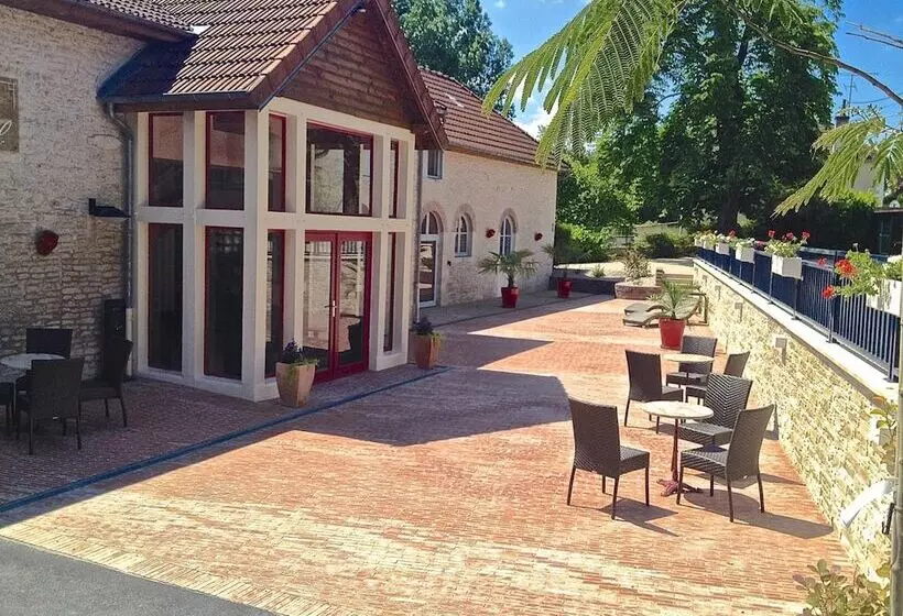 Hotel Logis Hostellerie La Chaumiere