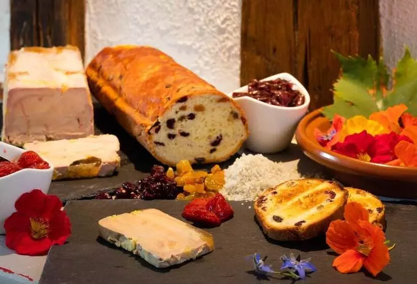 Hotel Logis Hostellerie La Chaumiere
