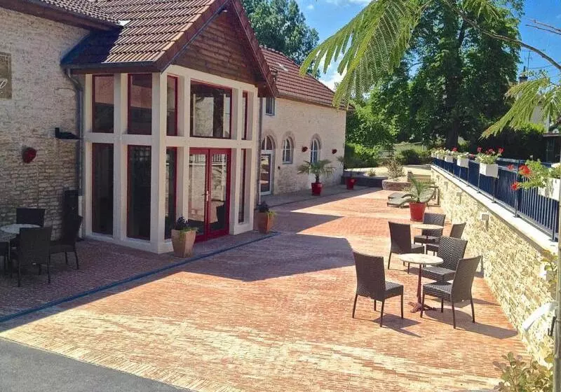 Hotel Logis Hostellerie La Chaumiere