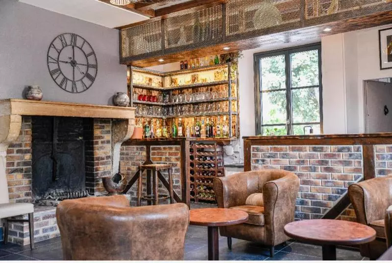 Hotel Logis Hostellerie La Chaumiere