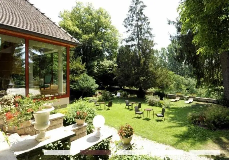 Otel Logis Hostellerie La Chaumiere