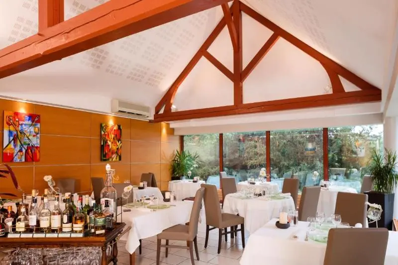 Otel Logis Hostellerie La Chaumiere