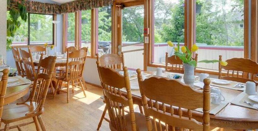 בית מלון כפרי Marketa S Bed And Breakfast