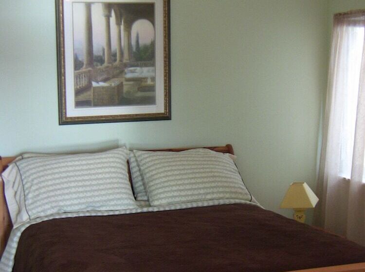 בית מלון כפרי Moonlit Cove B&b