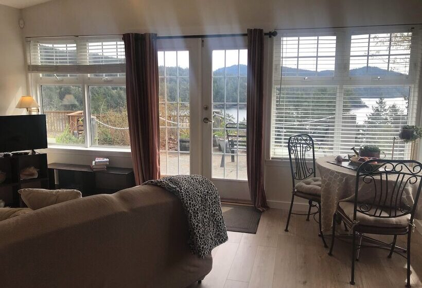 בית מלון כפרי Moonlit Cove B&b