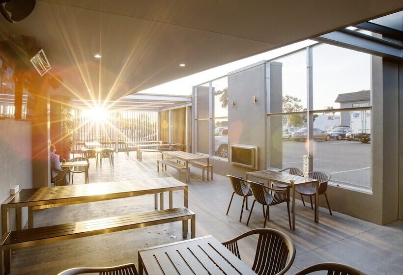 فندق Nightcap At Skyways