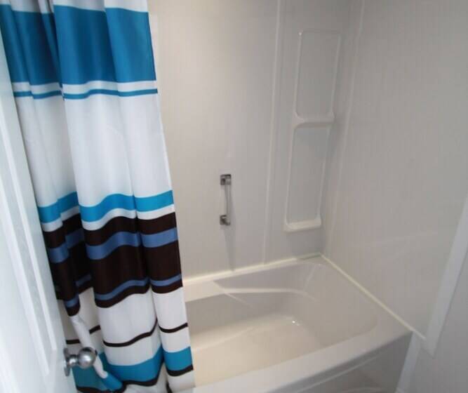 Отель Plovers Cove Cottage