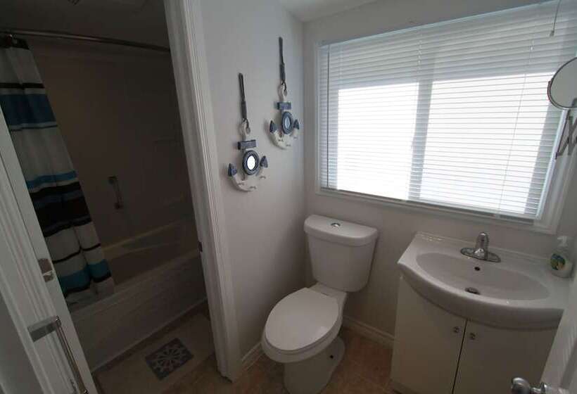 Отель Plovers Cove Cottage