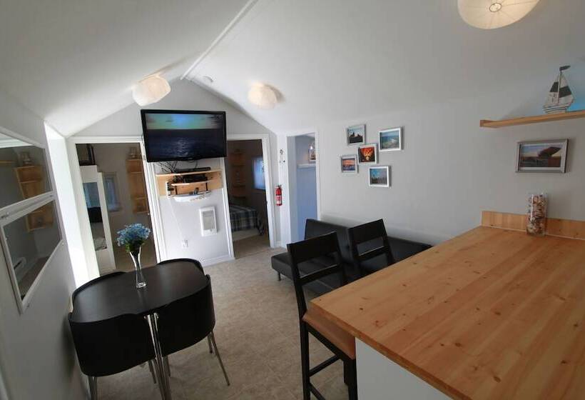 Отель Plovers Cove Cottage