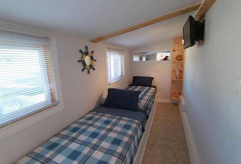 Отель Plovers Cove Cottage