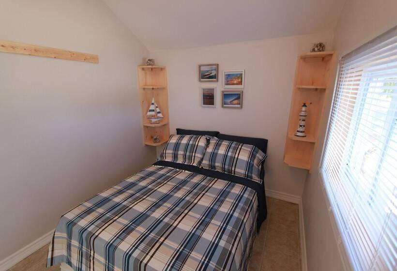 Отель Plovers Cove Cottage