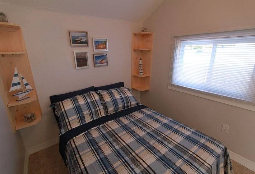 Отель Plovers Cove Cottage