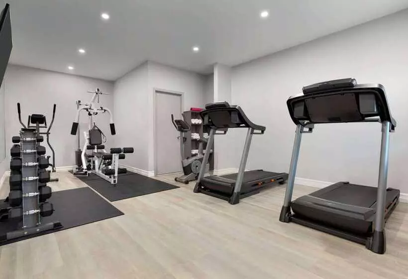 Hotelli Super 8 By Wyndham Windsor/dougall