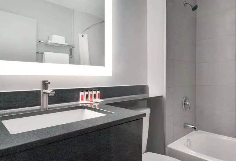 Hotelli Super 8 By Wyndham Windsor/dougall