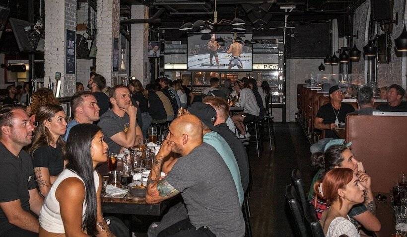 Отель The Cambie Hostel Seymour