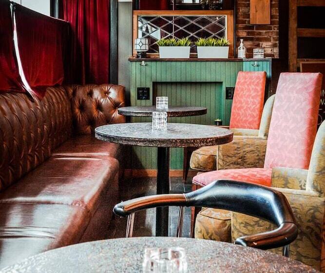 Отель The Cambie Hostel Seymour