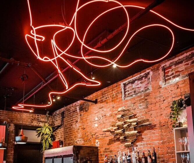 Отель The Cambie Hostel Seymour