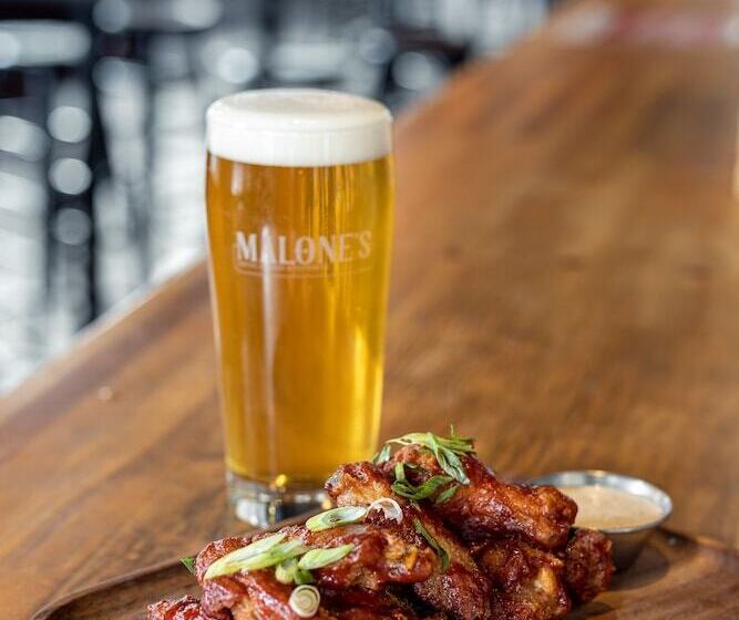 Отель The Cambie Hostel Seymour