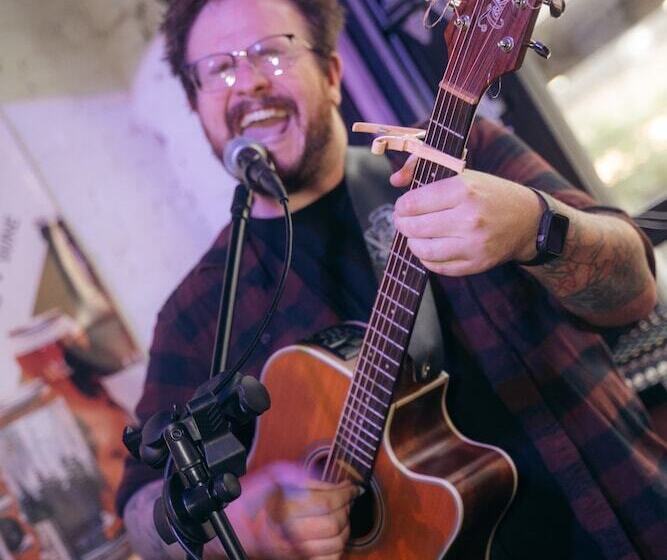 Отель The Cambie Hostel Seymour