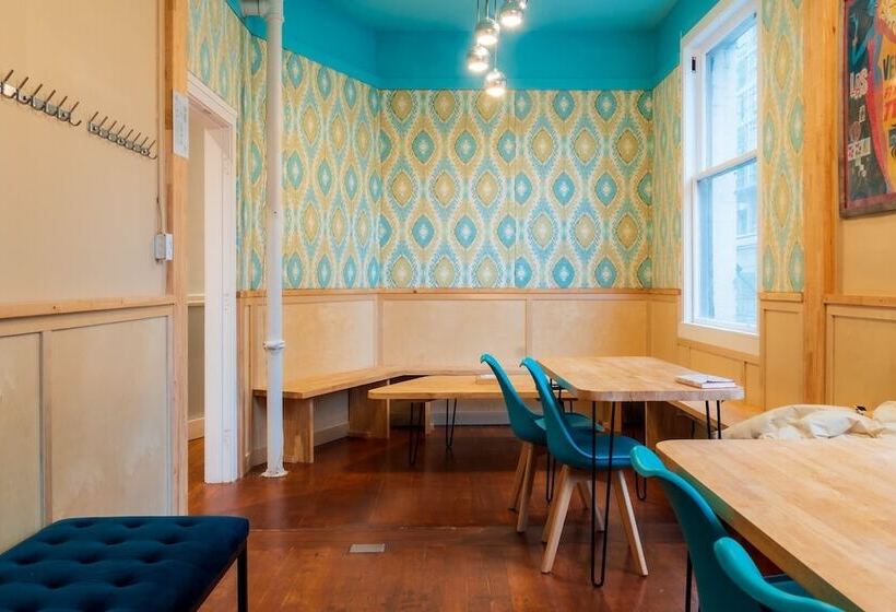 Отель The Cambie Hostel Seymour