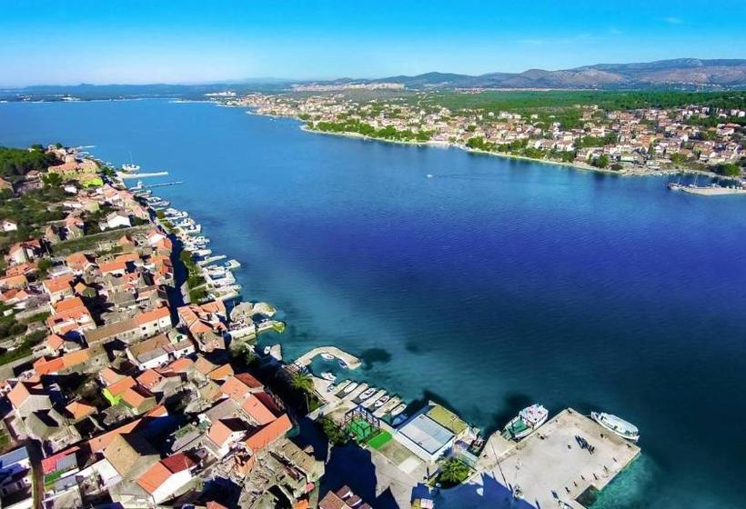 Отель Villa Korina