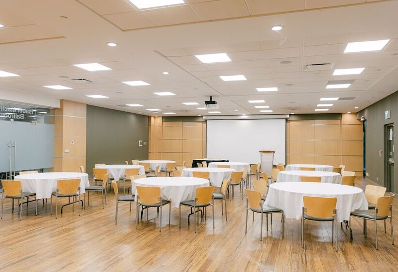 Hotel West Coast Suites At Ubc