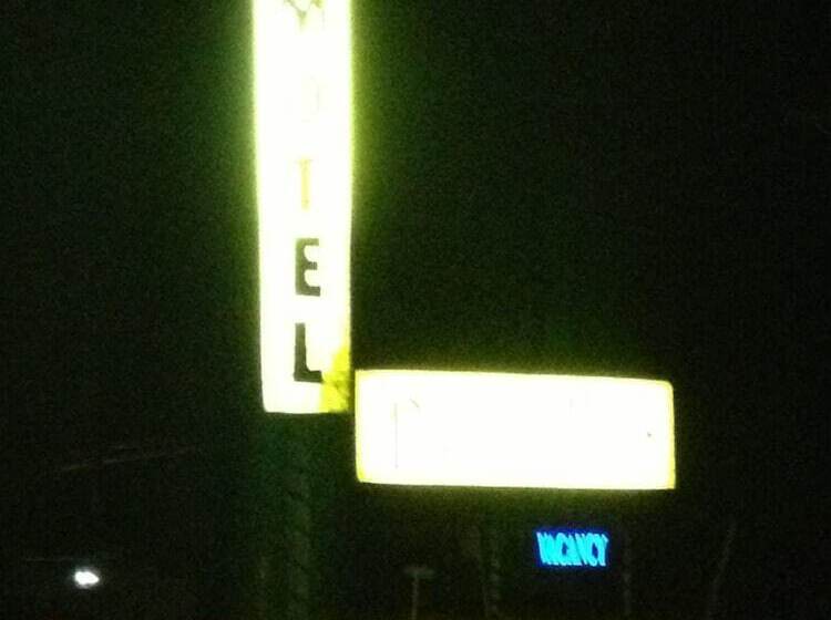 Pleasant Manor Motel