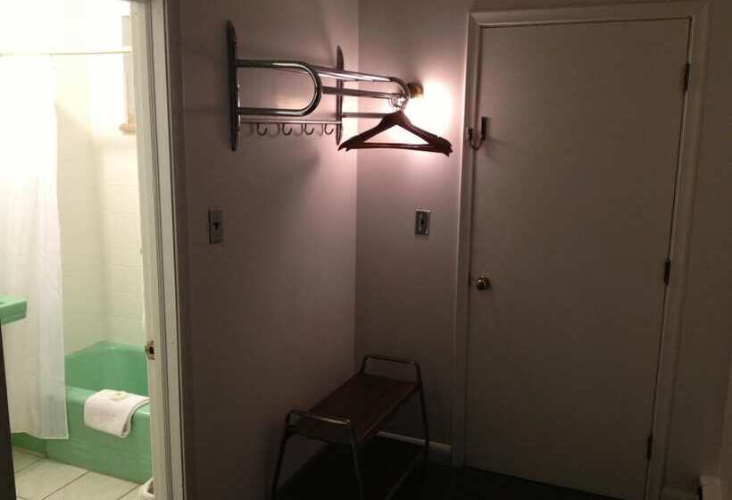 Pleasant Manor Motel