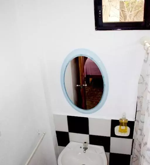 هاستل Hostal Suiza