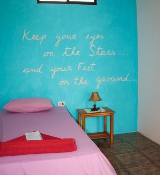 Общежитие Hostal Suiza