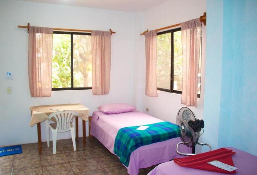 Общежитие Hostal Suiza