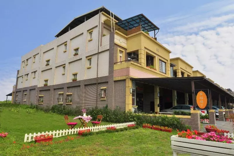 تختخواب و صبحانه Happy Orange Homestay