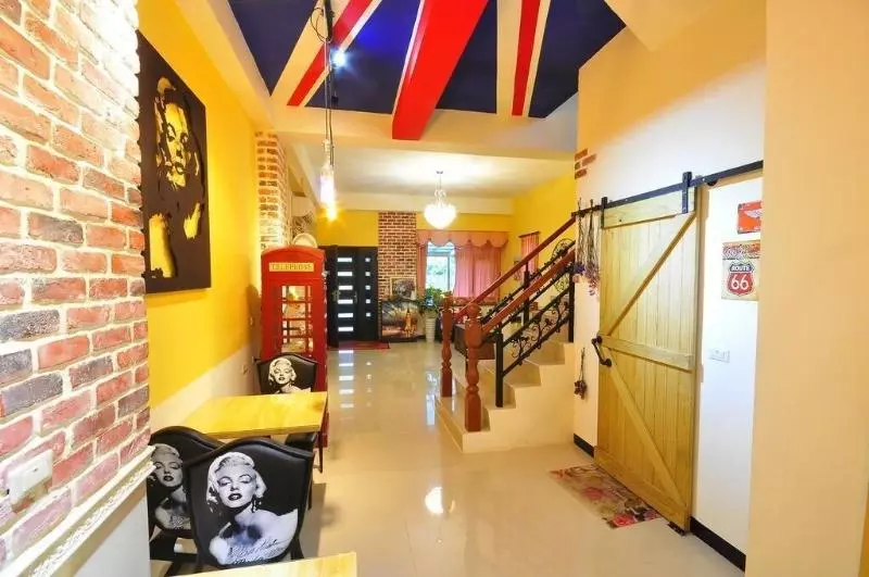 تختخواب و صبحانه Happy Orange Homestay