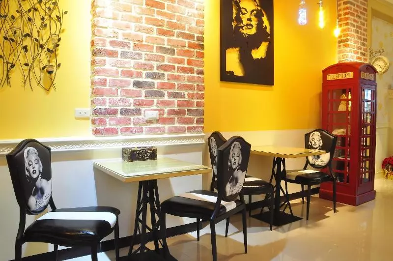 تختخواب و صبحانه Happy Orange Homestay