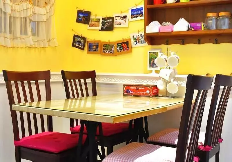 تختخواب و صبحانه Happy Orange Homestay
