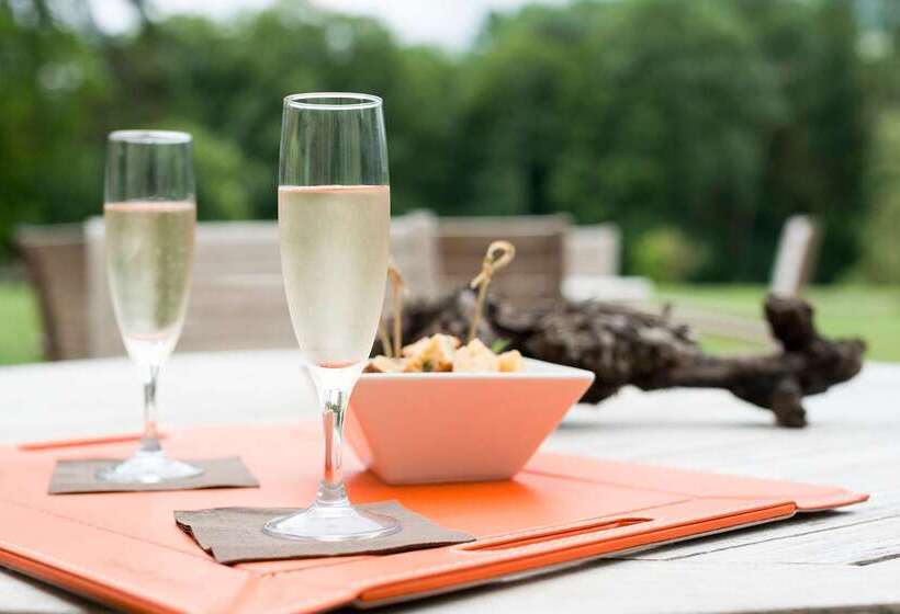 בית מלון כפרי Château De Perreux, The Originals Collection