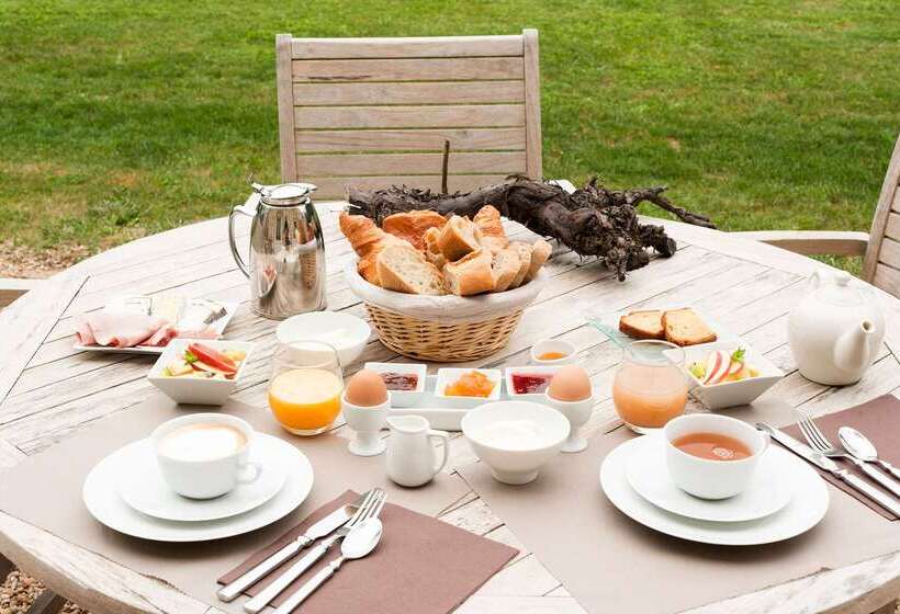 בית מלון כפרי Château De Perreux, The Originals Collection