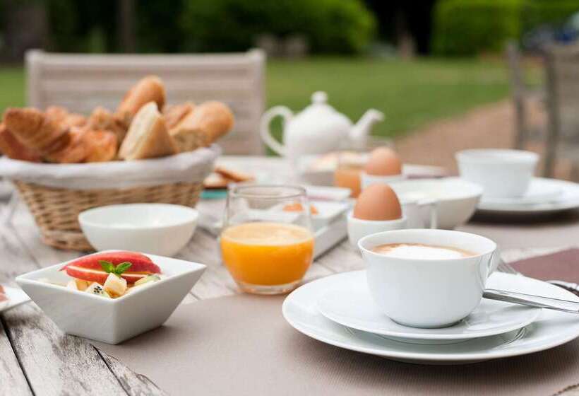 בית מלון כפרי Château De Perreux, The Originals Collection