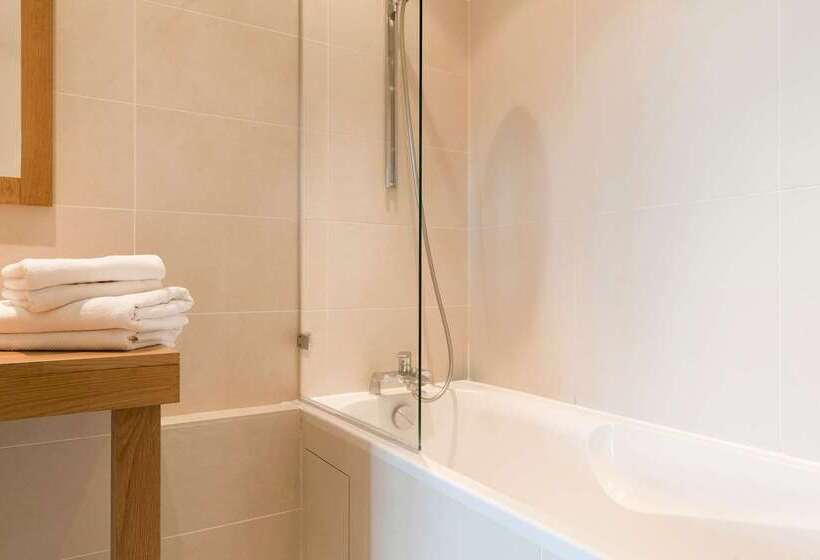 בית מלון כפרי Château De Perreux, The Originals Collection