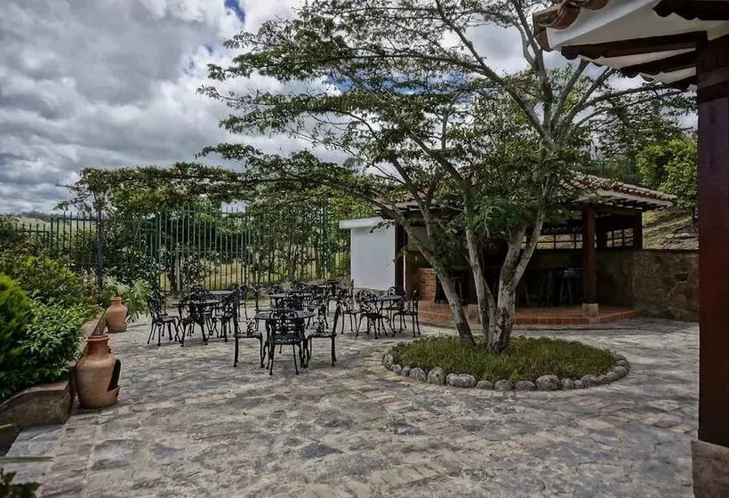 هتل Club Campestre El Bosque De La Villa